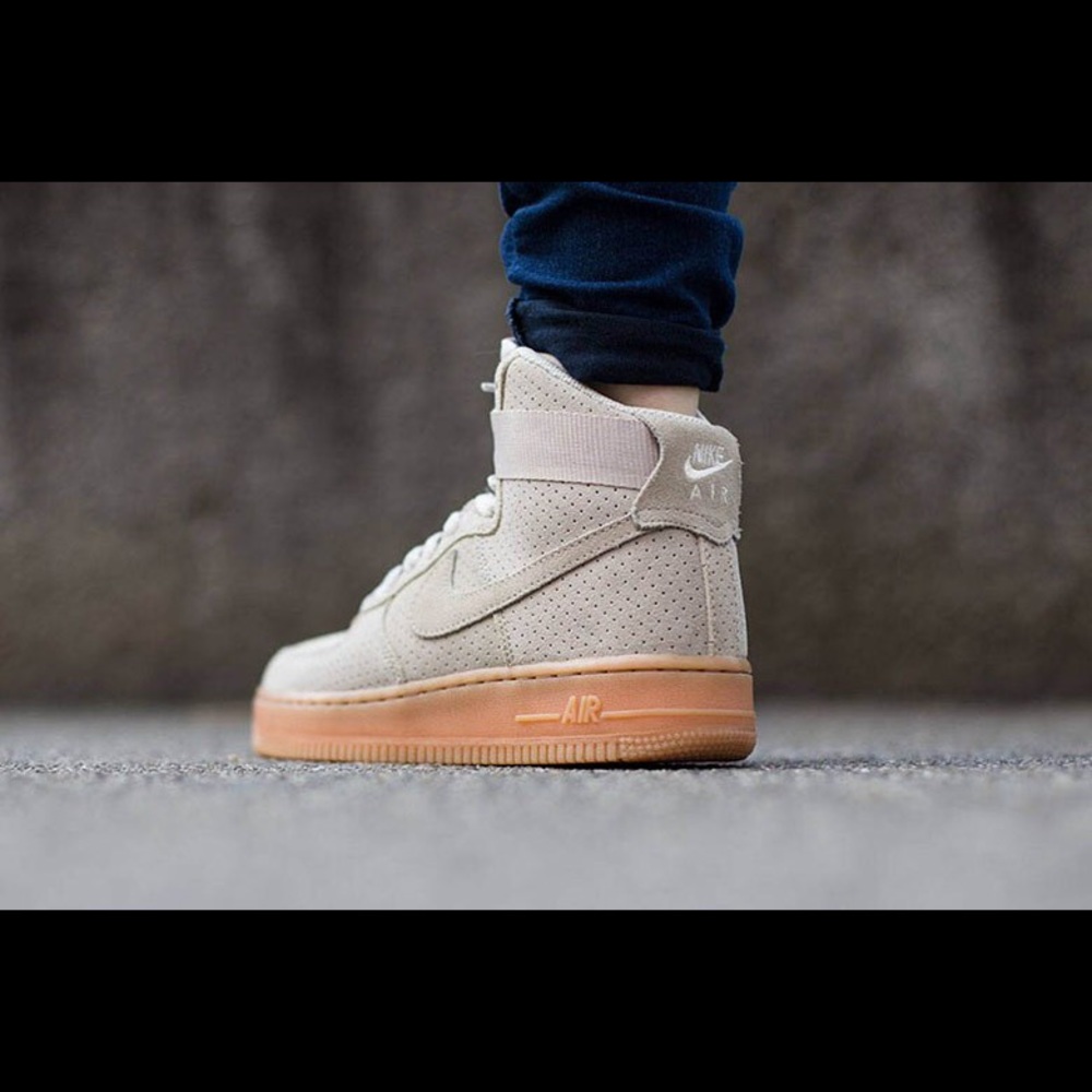 Nike Women Air Force 1 Hi Suede sneaker